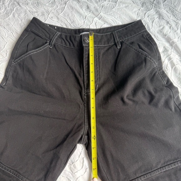 Forever 21 Black Cargo Pants with Relaxed Fit Pockets and Stitching Detail - Picture 5 of 11